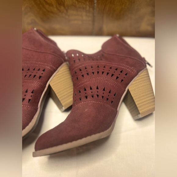 Diba - Maddie Cut Out Heeled Laser Cut Bootie - size 7 - Burgundy - Picture 5 of 8